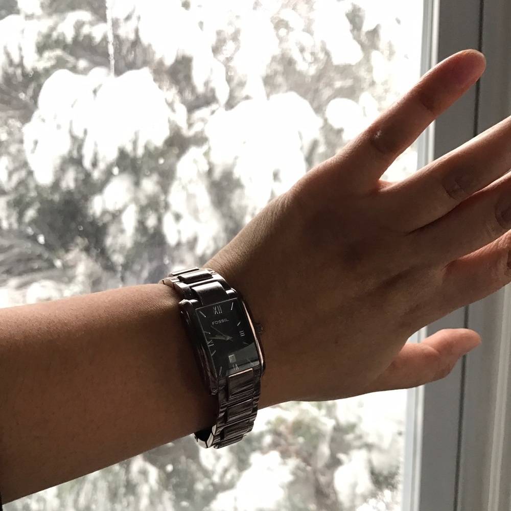 Fossil watch, chain link, includes date