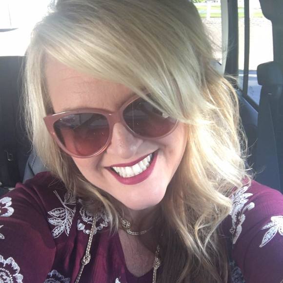 Meet your Posher, Niki - Picture 6 of 6