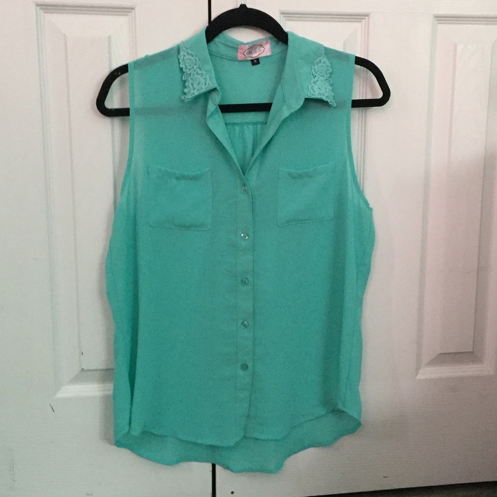 Ooh la la muscle tee with collar