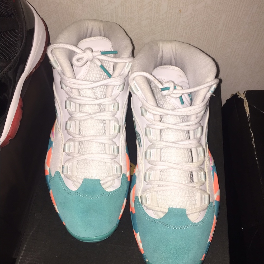Reebok Questions (White Noise)