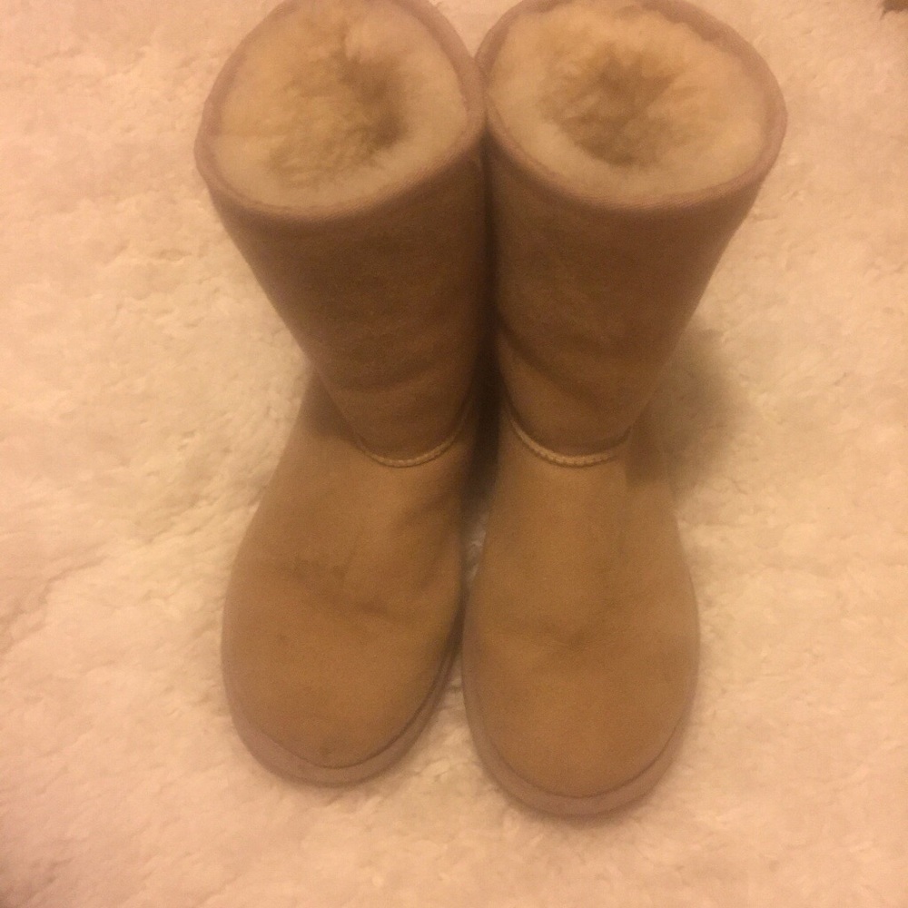 Ugg classic short size 7