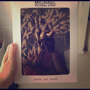 BRAND NEW Micheal Kors hat, gloves, and scarf!