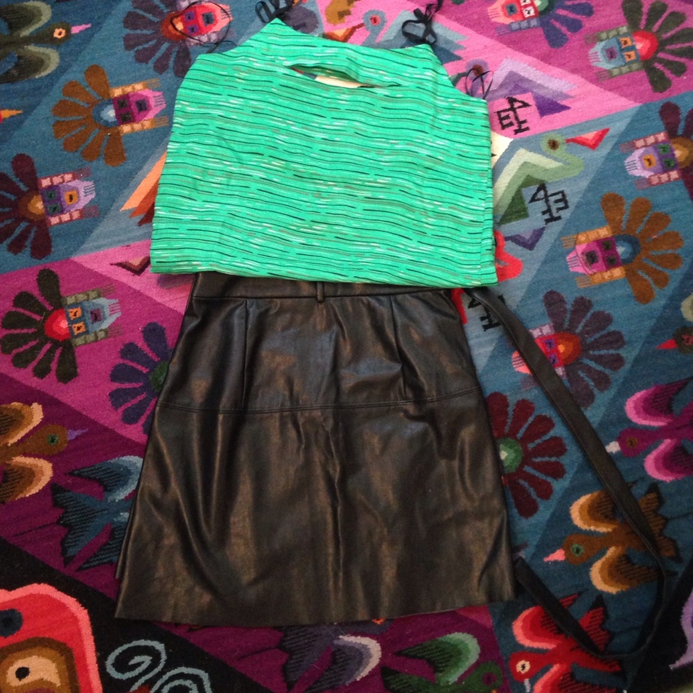 super cute cut out top!