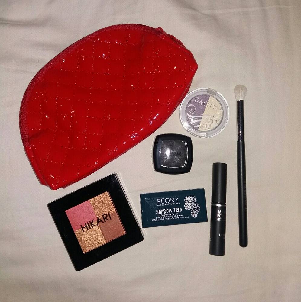 Makeup bundle + ipsy glambag