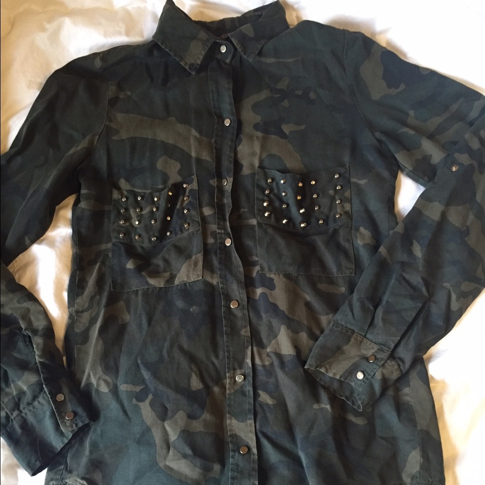 Boutique camo button up