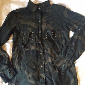 Boutique camo button up