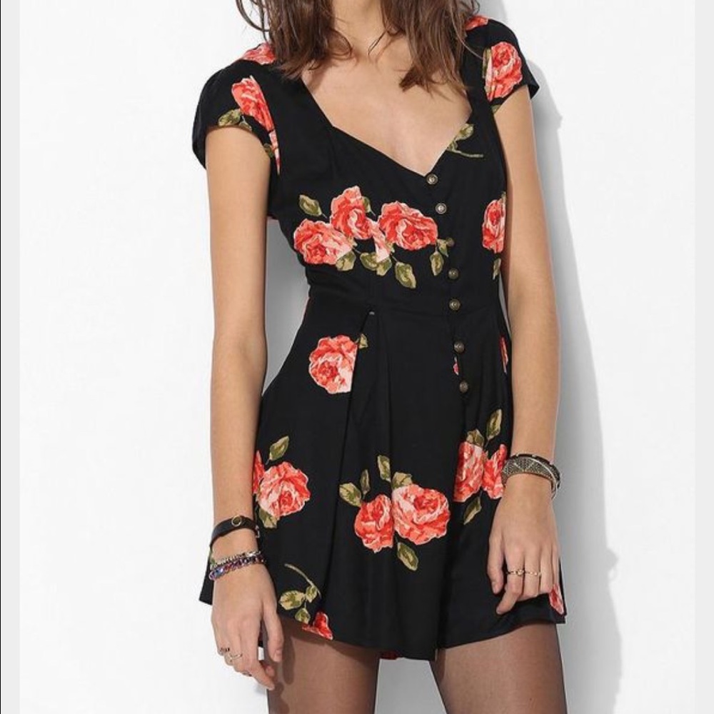 Urban outfitters Floral Romper Size M