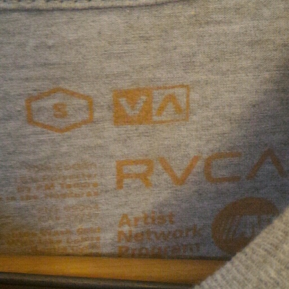 RVCA small art style tee shirt - Picture 3 of 3