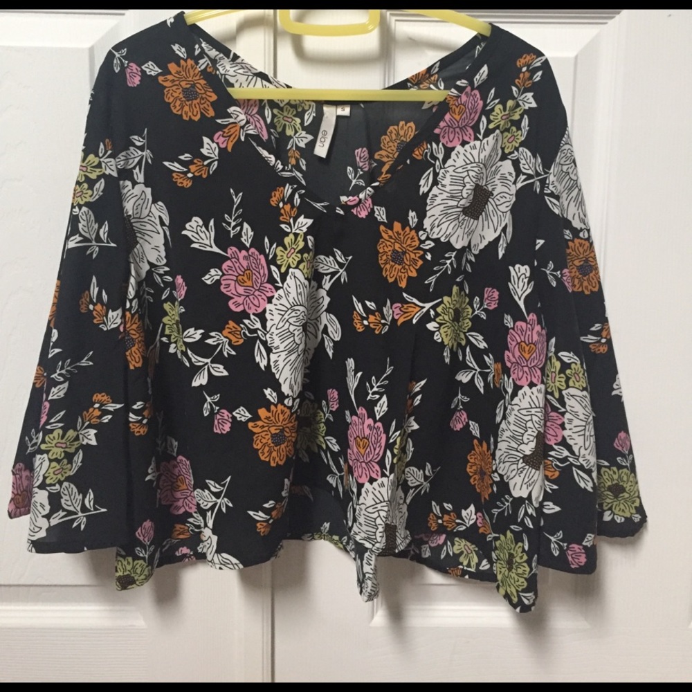 Floral bell sleeve blouse