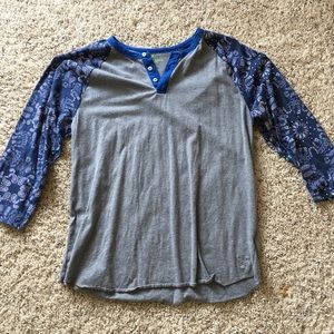 American Eagle 3/4 sleeve paisley shirt