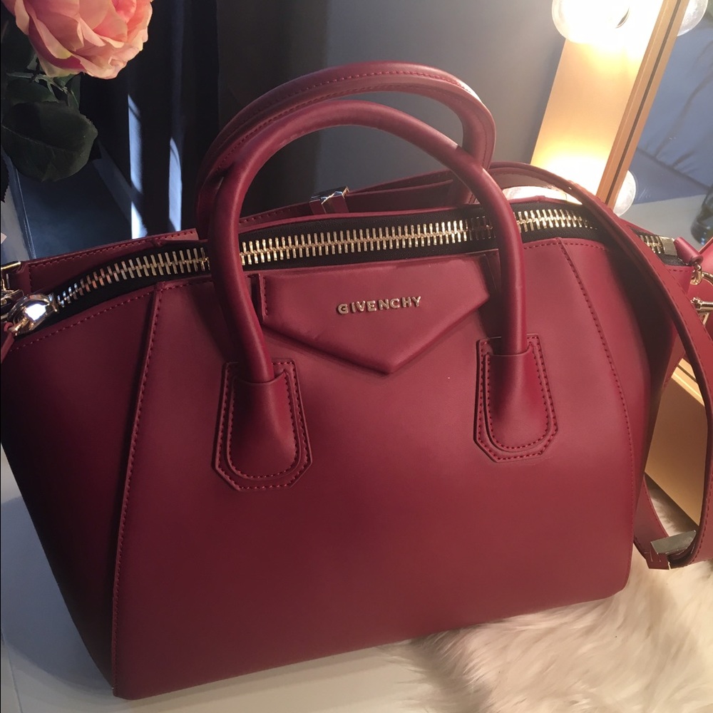 🙅🏽SOLD🙅🏽 Givenchy Calf Leather Antigona Bag
