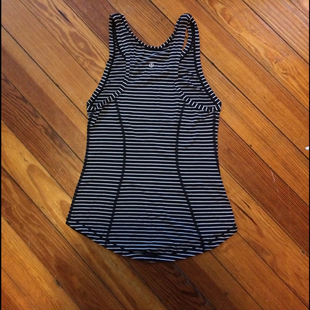 Lululemon tank top (stripe/no bra/sz 4)