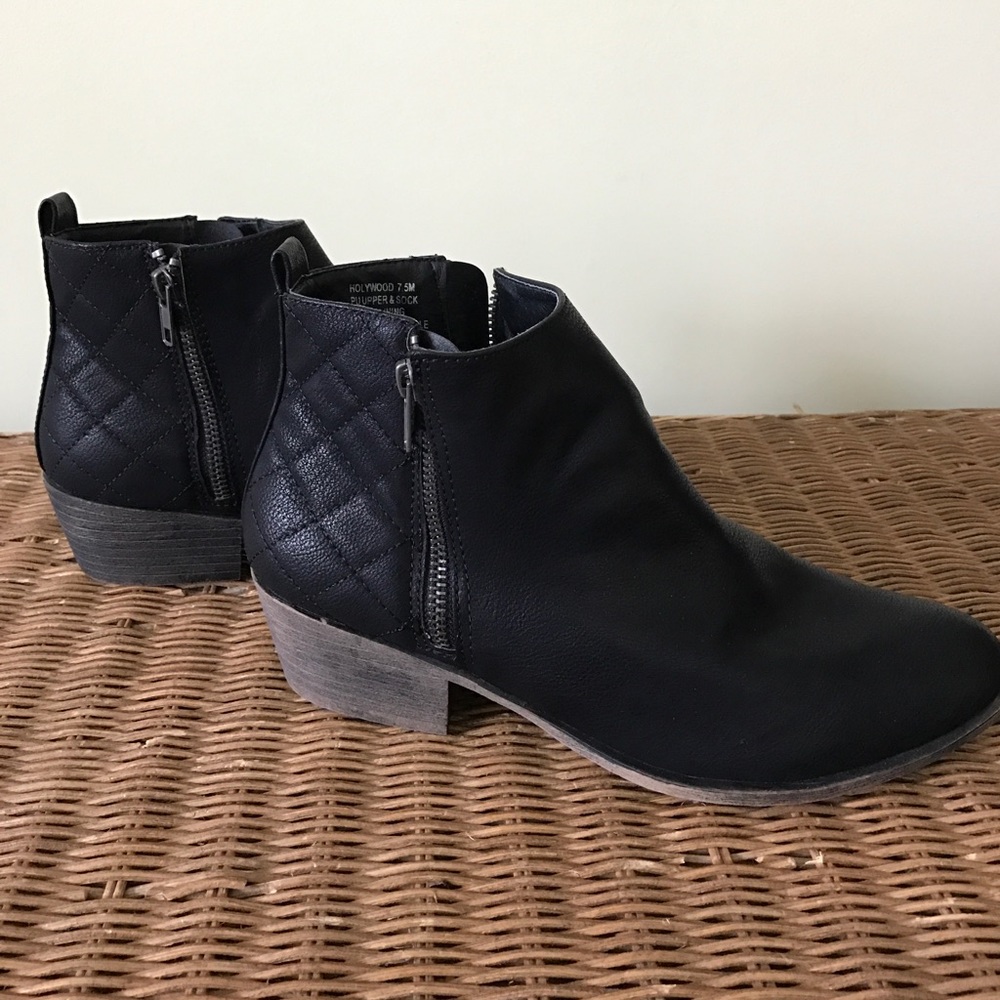 Never worn Steve Madden Booties