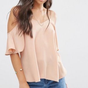 🆕 off the should nude Cami blouse