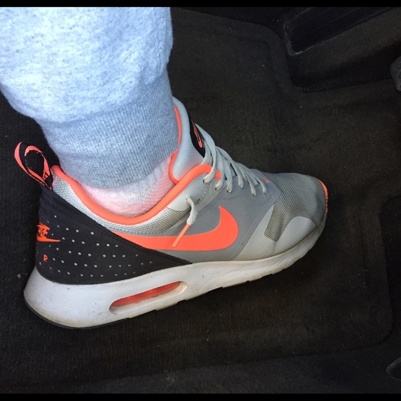 Nike Air Tavas - Picture 2 of 3