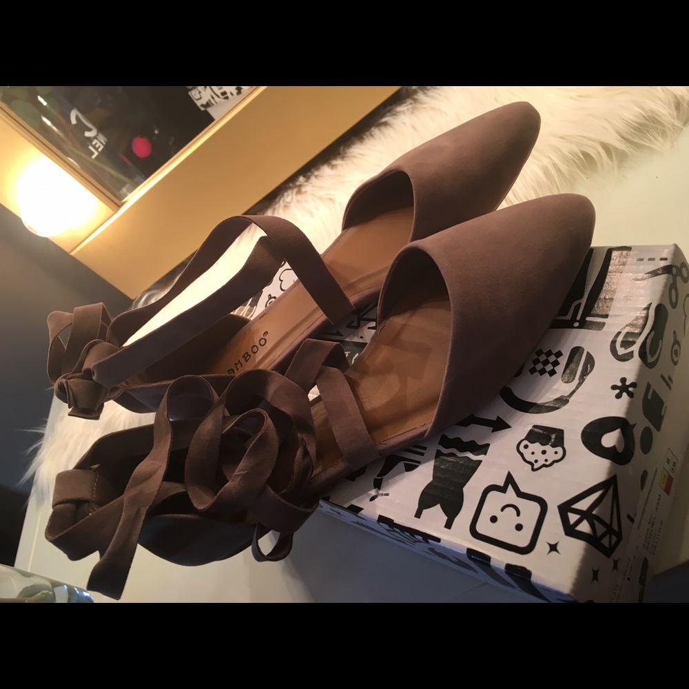 🙅🏽SOLD🙅🏽 Faux Suede Flats Lace Up Tan size 8