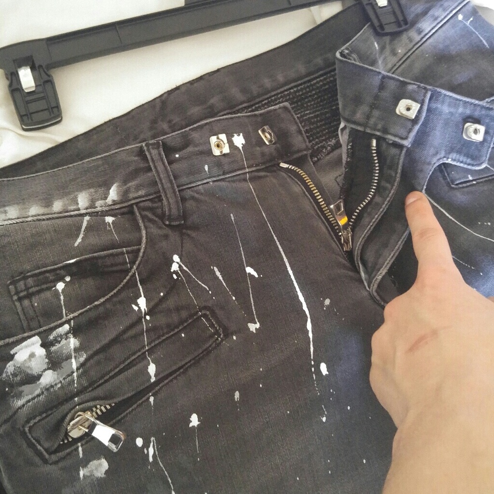 Balmain - Picture 3 of 5