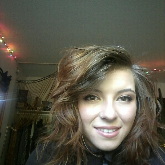 Meet your Posher, Andrea - Picture 1 of 1