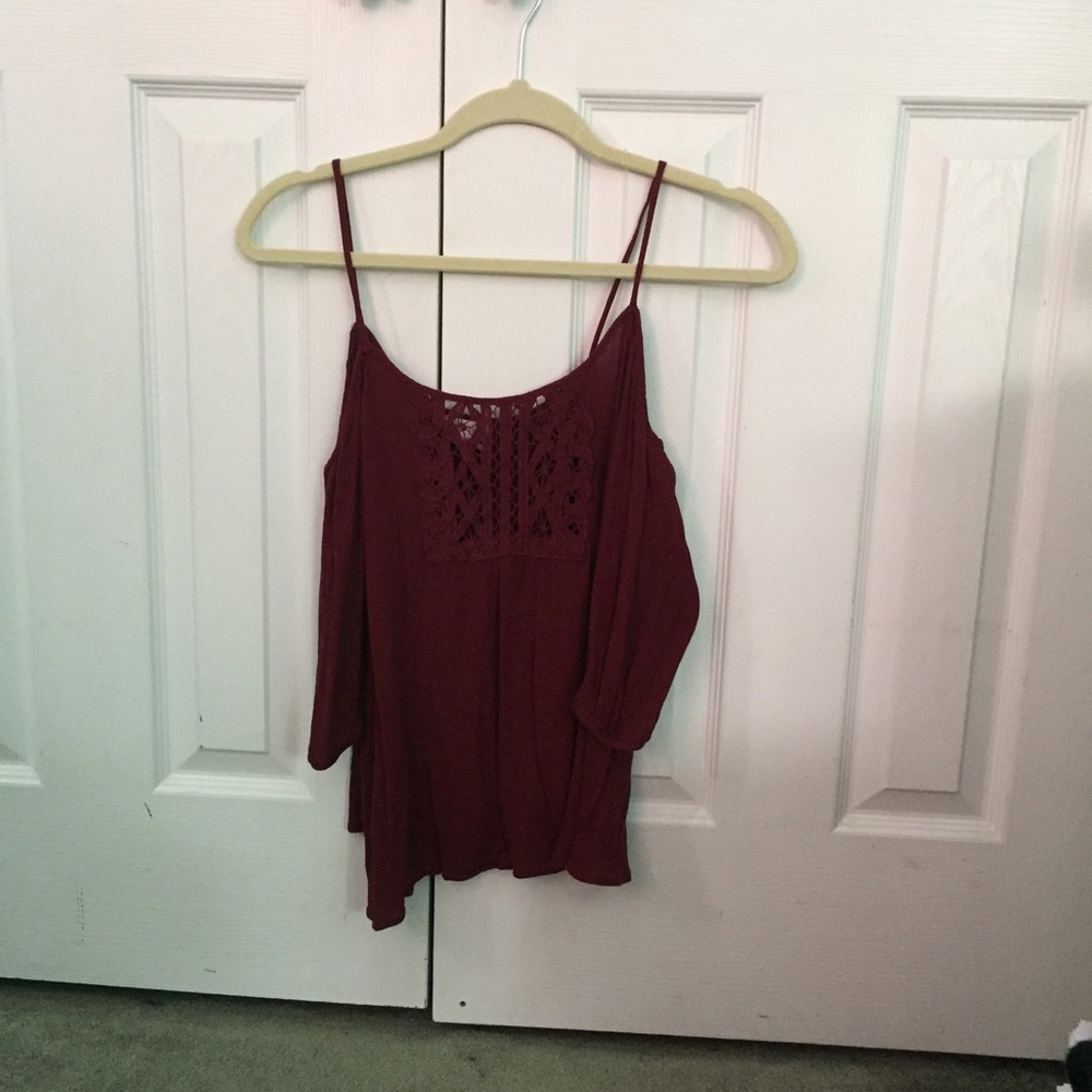 Maroon open shoulder 3/4 sleeve top