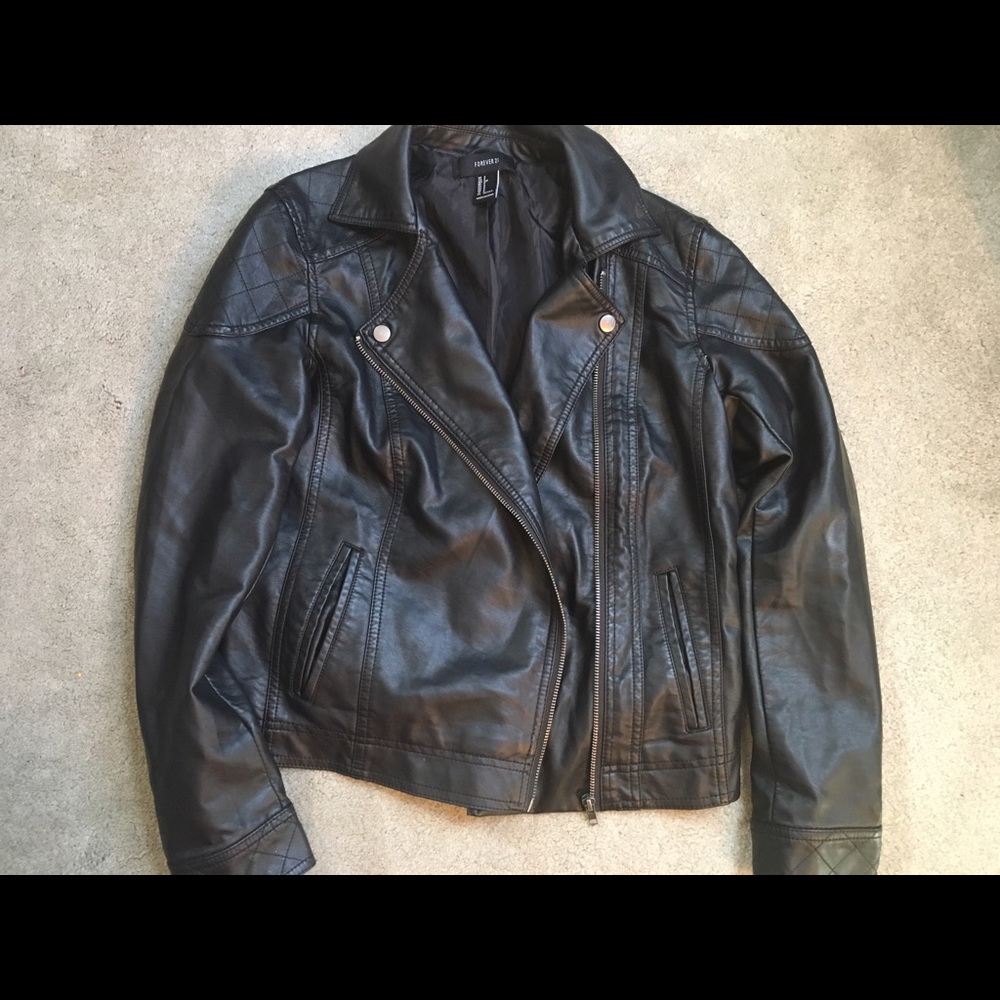 🙅🏽SOLD🙅🏽 Forever 21 Faux Black Leather Jacket