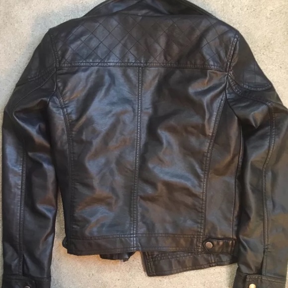 🙅🏽SOLD🙅🏽 Forever 21 Faux Black Leather Jacket - Picture 2 of 2