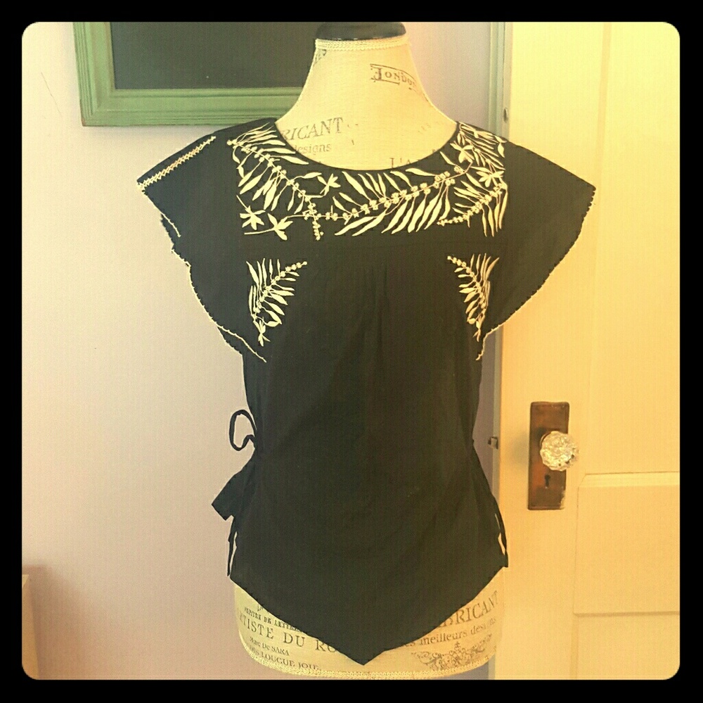 BCBG Max Azria Top (w/ adjustable tie up sides)