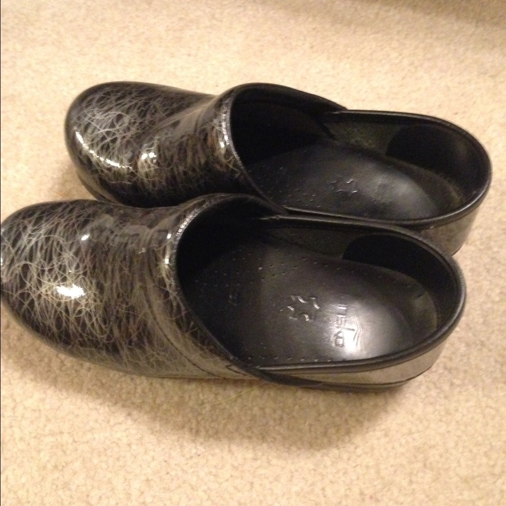 Dansko women's clog shoes size 37. US 7.