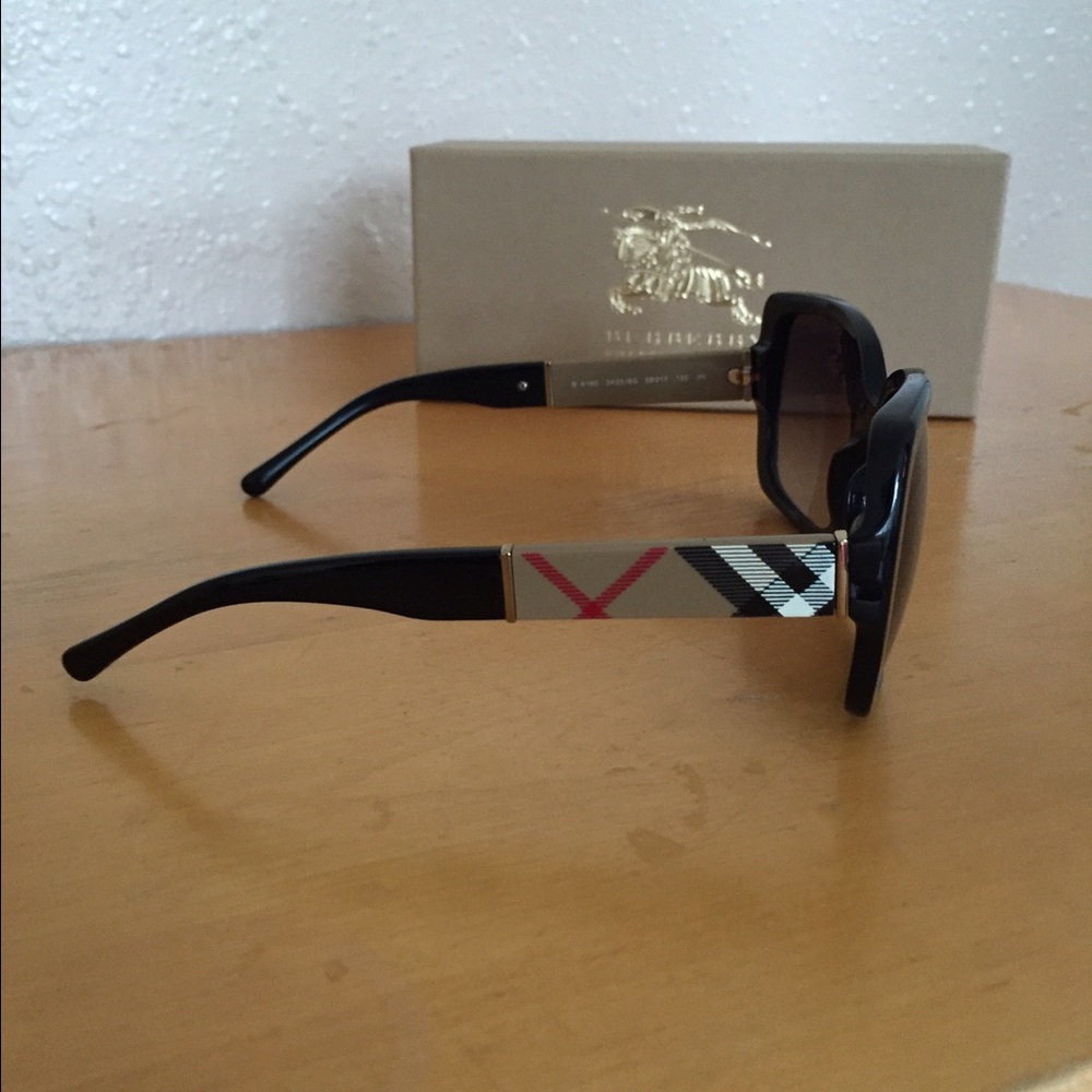 Womens Burberry sunglasses