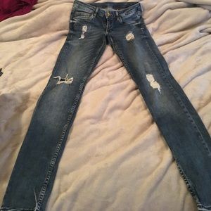 H&M distressed skinny jeans