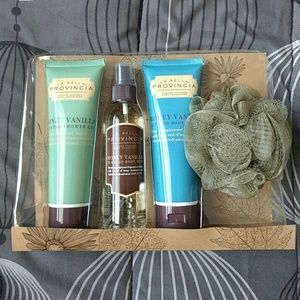 ✨DONATING SOON✨ Honey Vanilla Bath & Body Set