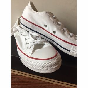 NWT White Low Top Converse Size 6