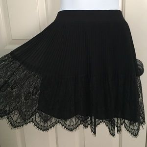 STUNNING F21 LACE ACCORDION PLEAT SKIRT✨