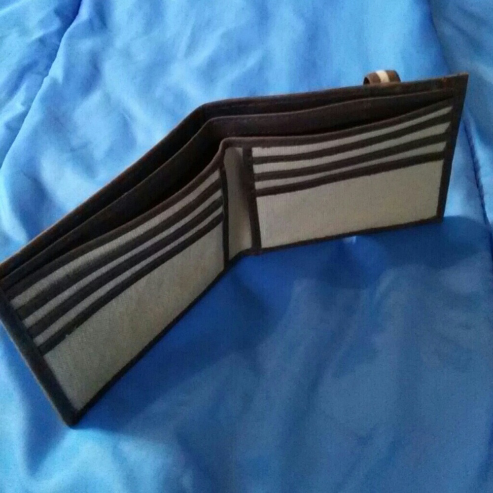 Nice Mens Wallet, Brown Green (NWOT)