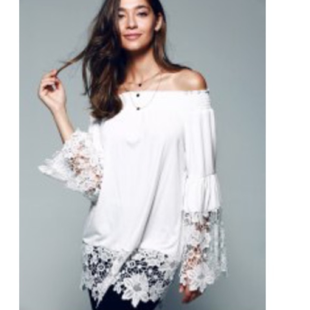 White off shoulder swing top w lace Sz M. Gorgeous