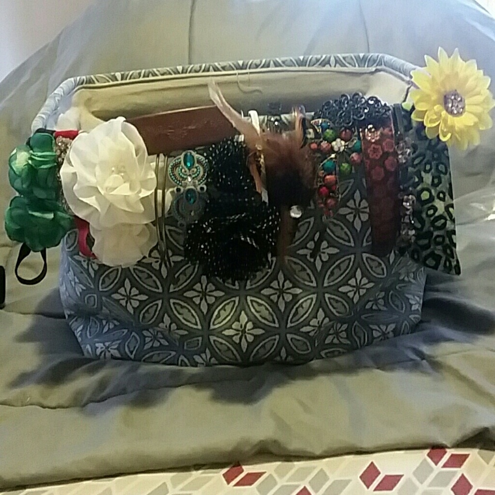 Many different styles and color headbands