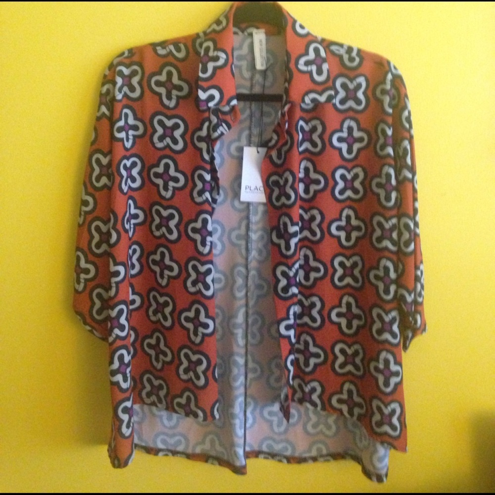 Patterned 3/4 sleeve collared button up shirt