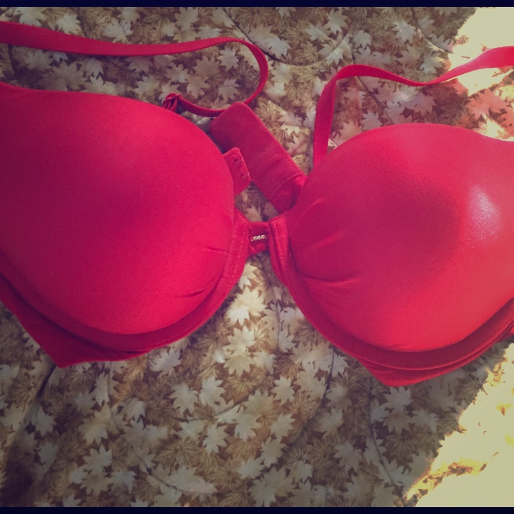 VS plunge bra 34C. Great shape lifts well.
