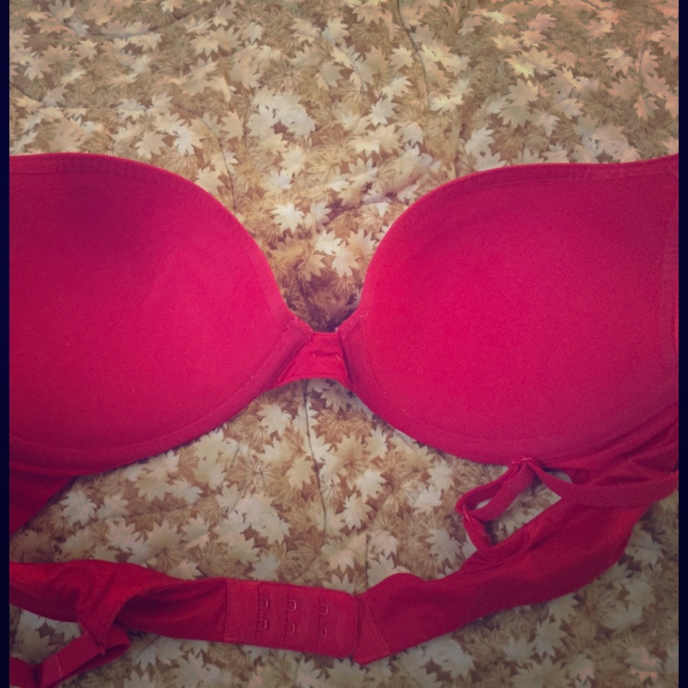 VS plunge bra 34C. Great shape lifts well. - Picture 2 of 3