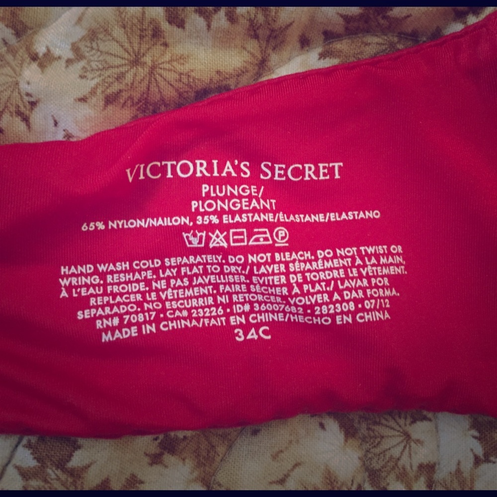 VS plunge bra 34C. Great shape lifts well. - Picture 3 of 3