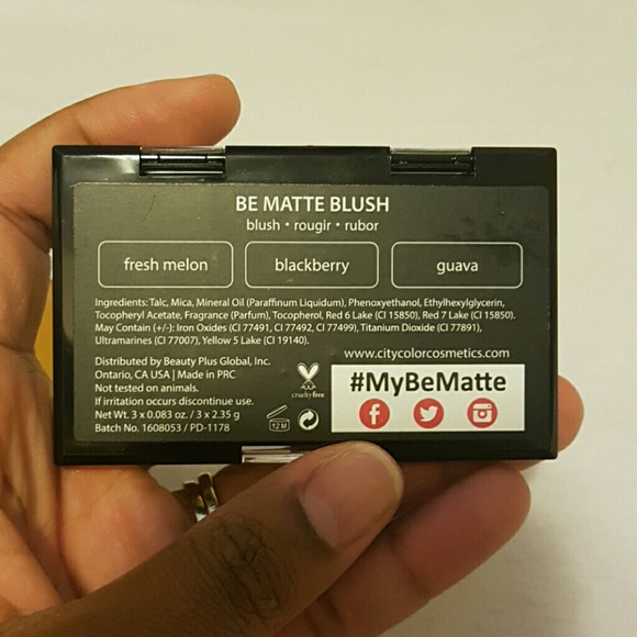 Makeup bundle - Picture 3 of 5