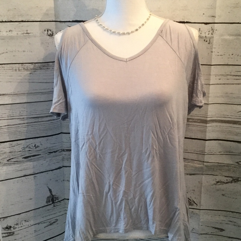 Cold shoulder tee shirt in light grey
