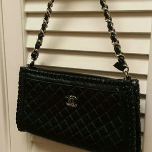 Black shoulder purse