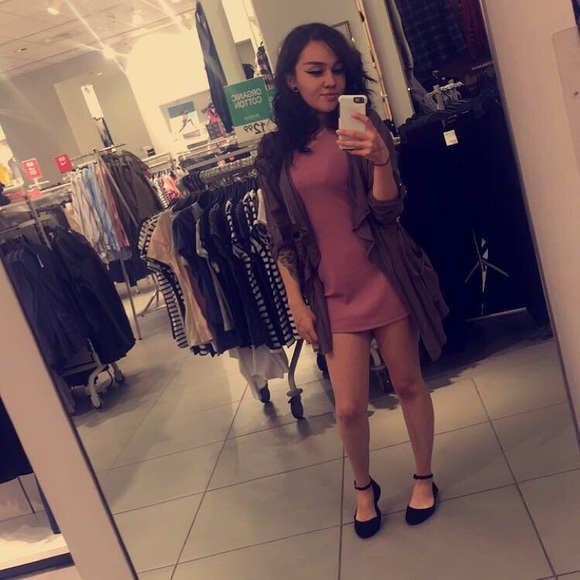 Meet your Posher, Alyssa - Picture 1 of 1