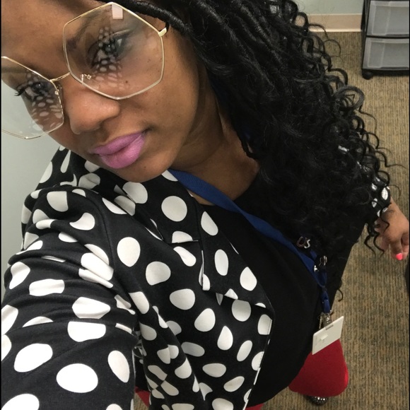 Meet your Posher, Sharon - Picture 2 of 6