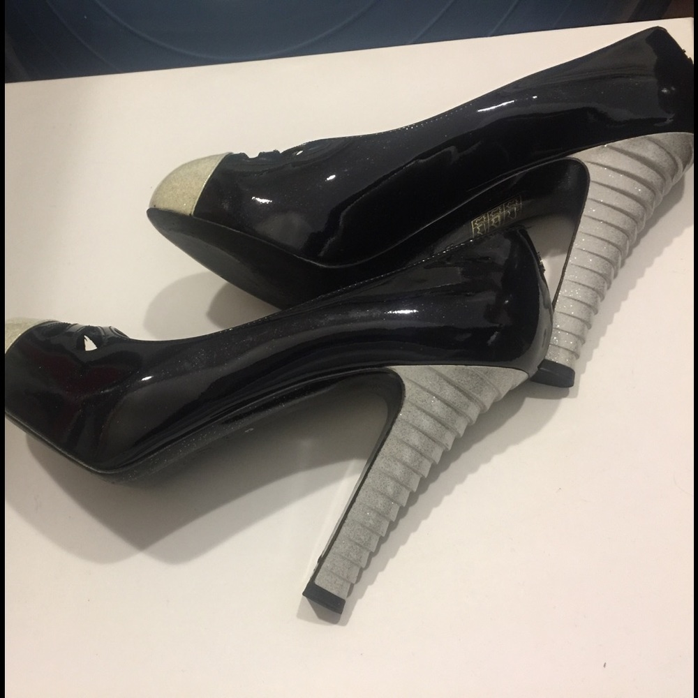 Chanel - Picture 3 of 4