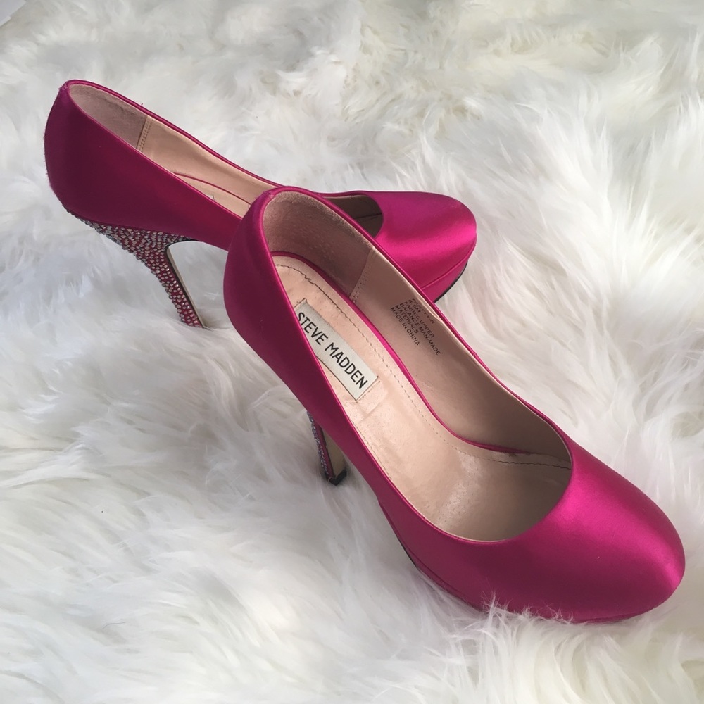 Beautiful Steve Madden rhinestone pumps