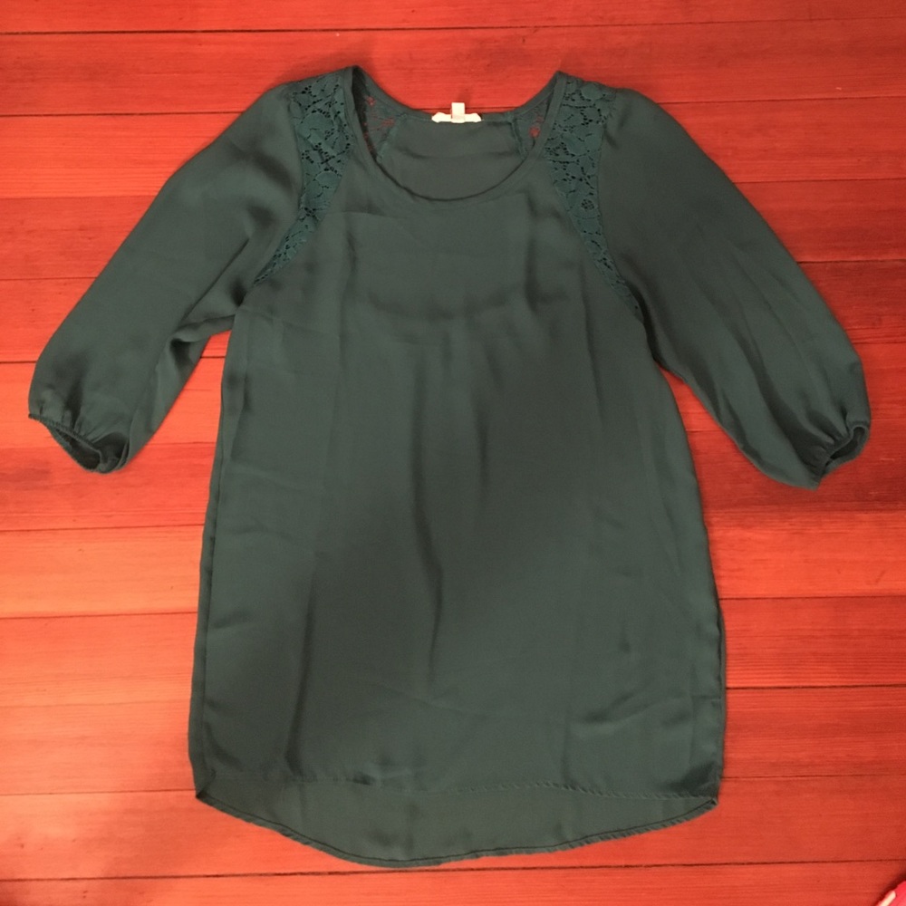Teal 3/4 length shirt with lace detail