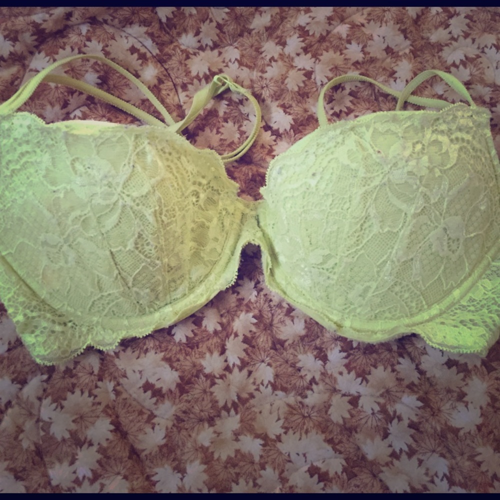 VS lightly lined Demi bra.  Very cute