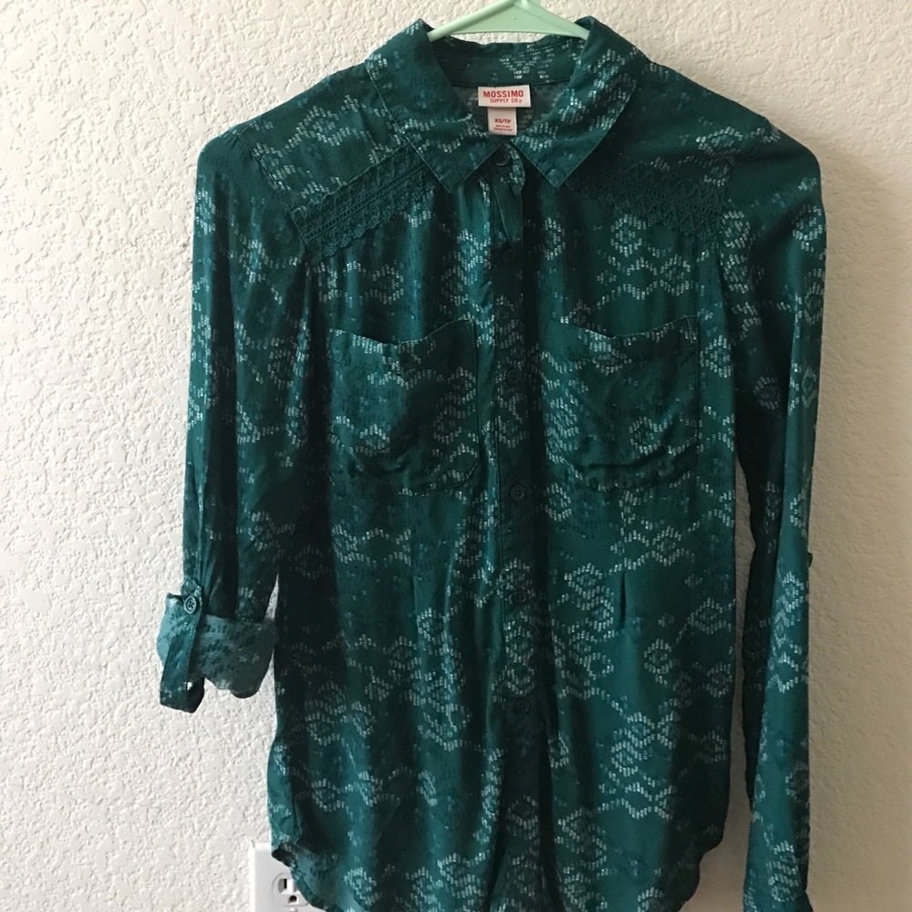 Green button up shirt with pattern