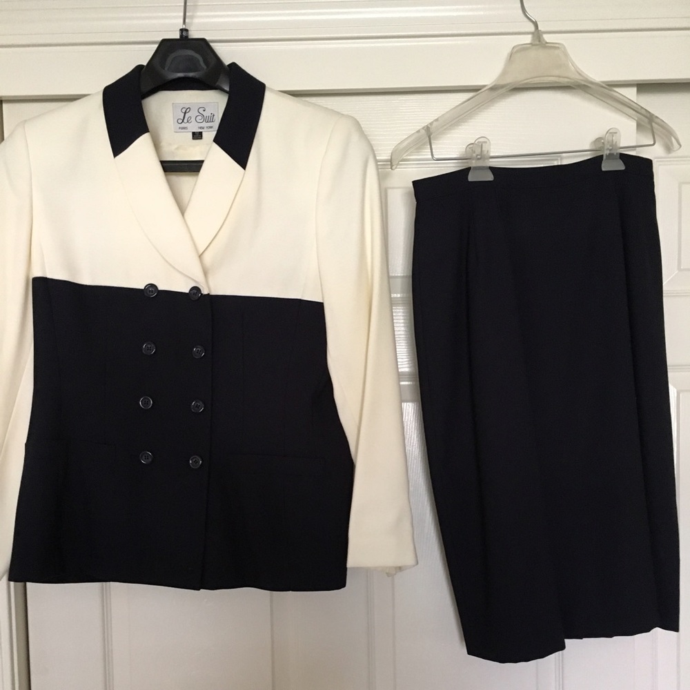 Sz 12 classy Navy and off white suit